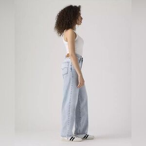 Levi’s Baggy Dad Jean Slightly Distressed Light Wash Size 26 /29” Inseam Midrise
